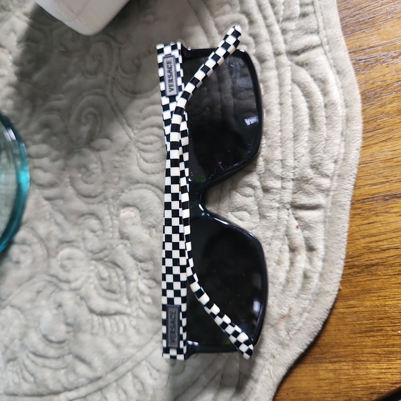 Versace sunglasses gently used.  Like new - Picture 5 of 10